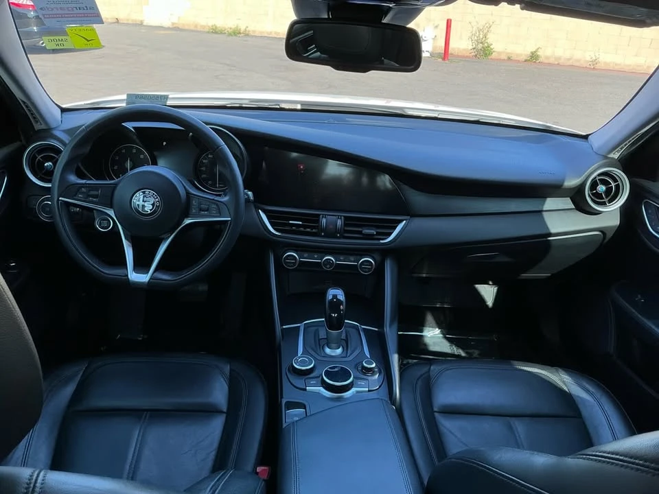 2017 Alfa Romeo Giulia - Image 17 of 20