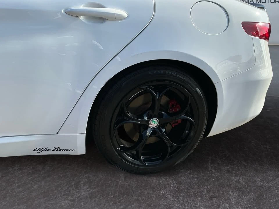 2017 Alfa Romeo Giulia - Image 9 of 20