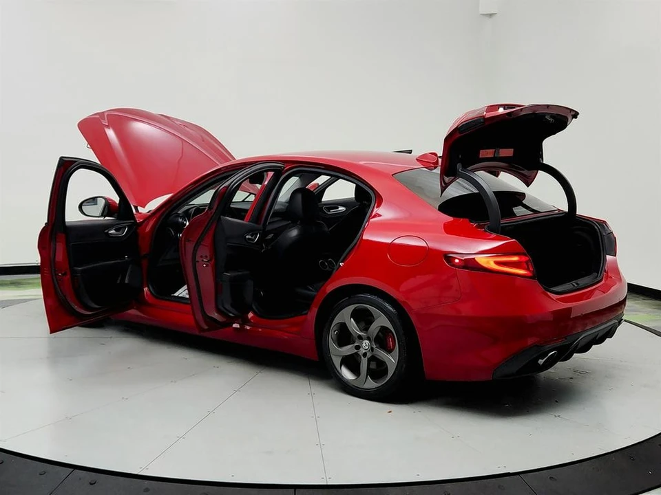 2017 Alfa Romeo Giulia - Image 10 of 12
