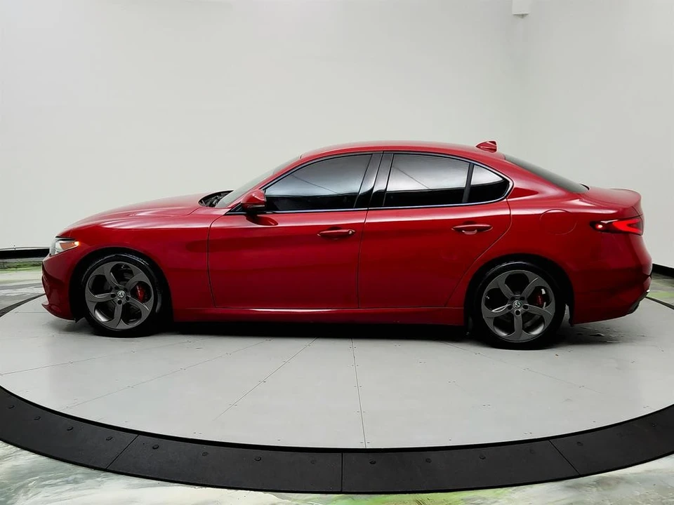 2017 Alfa Romeo Giulia - Image 7 of 12