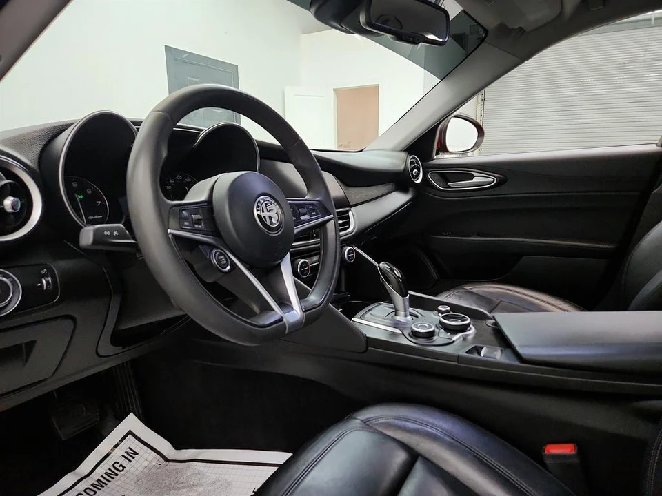 2017 Alfa Romeo Giulia - Image 11 of 12