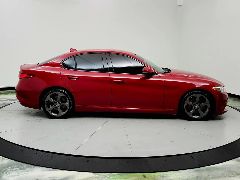 2017 Alfa Romeo Giulia - Image 4 of 12