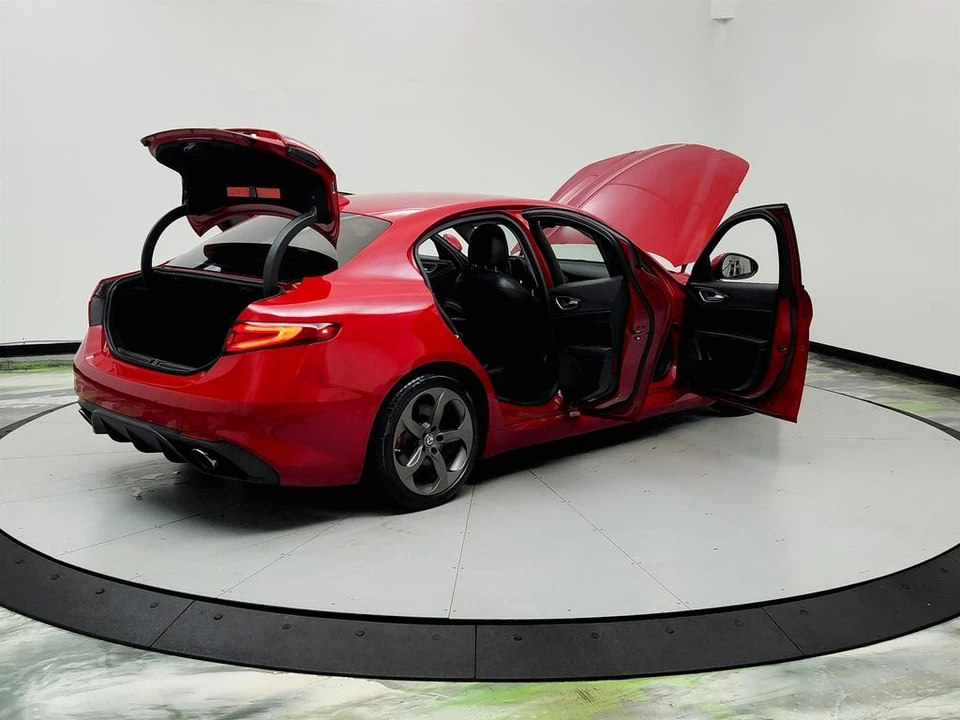 2017 Alfa Romeo Giulia - Image 9 of 12