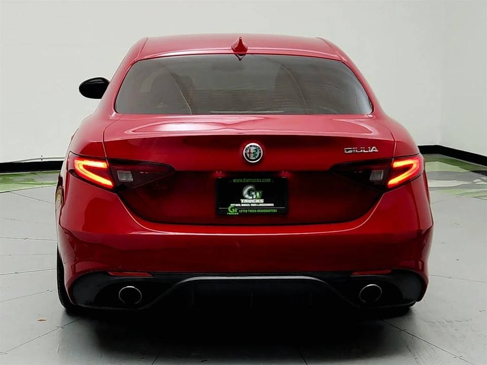 2017 Alfa Romeo Giulia - Image 5 of 12