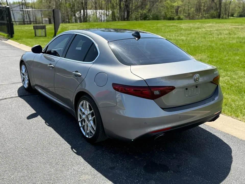 2017 Alfa Romeo Giulia - Image 5 of 15
