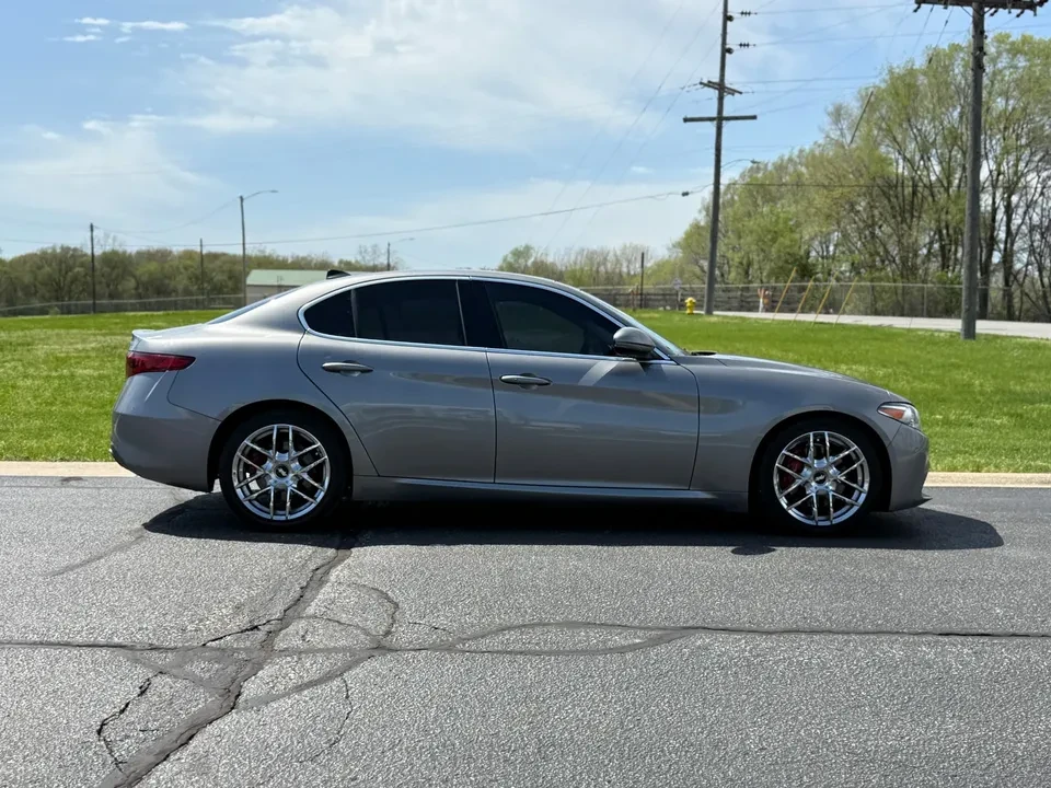 2017 Alfa Romeo Giulia - Image 4 of 15