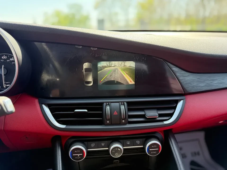 2017 Alfa Romeo Giulia - Image 11 of 15