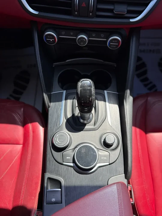 2017 Alfa Romeo Giulia - Image 9 of 15