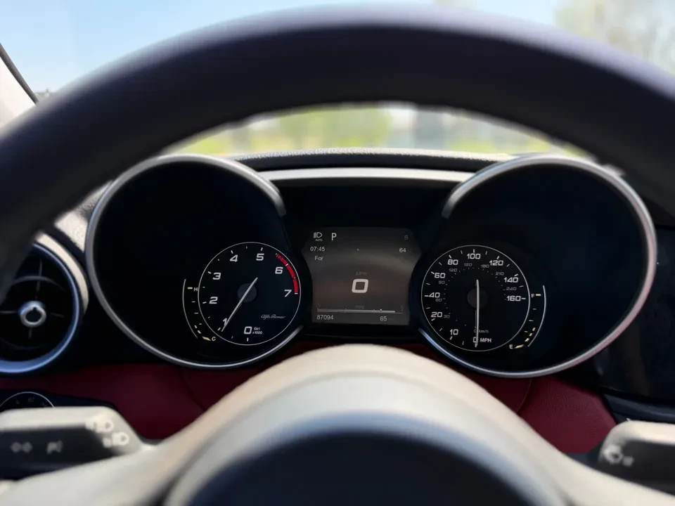 2017 Alfa Romeo Giulia - Image 8 of 15