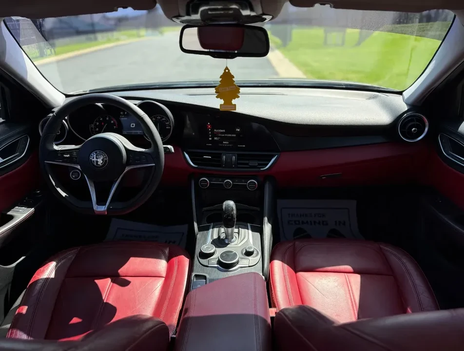 2017 Alfa Romeo Giulia - Image 10 of 15