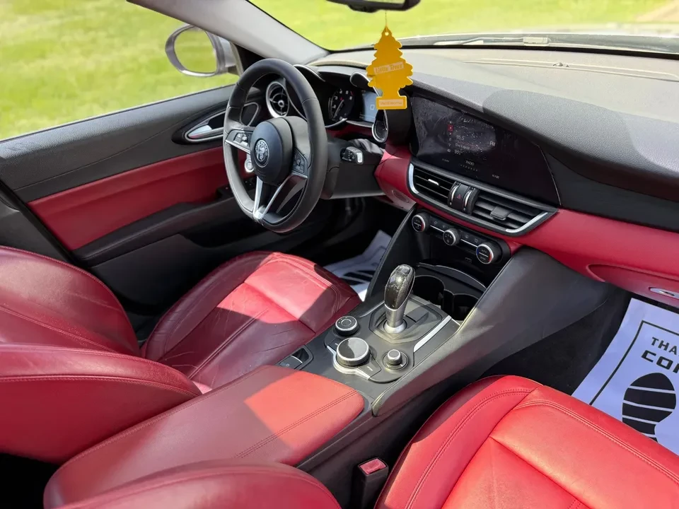 2017 Alfa Romeo Giulia - Image 7 of 15