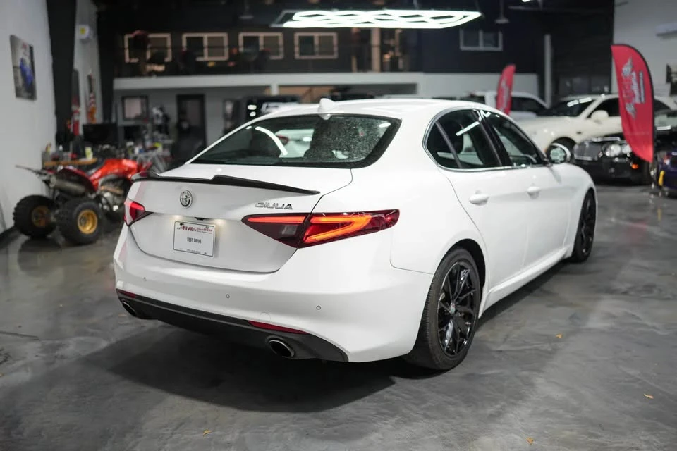 2017 Alfa Romeo Giulia - Image 8 of 18
