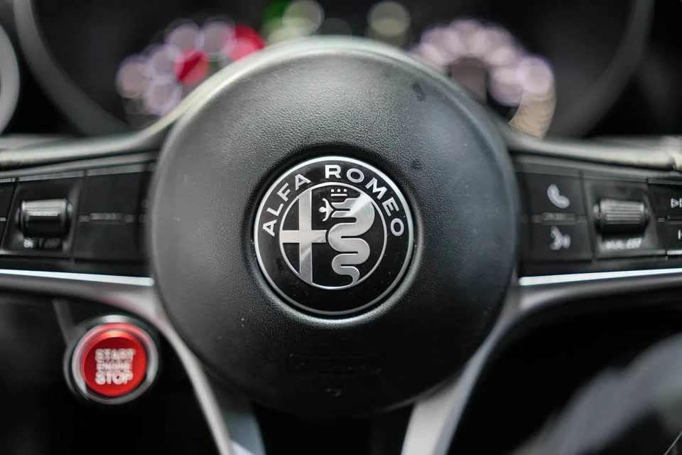 2017 Alfa Romeo Giulia - Image 18 of 18