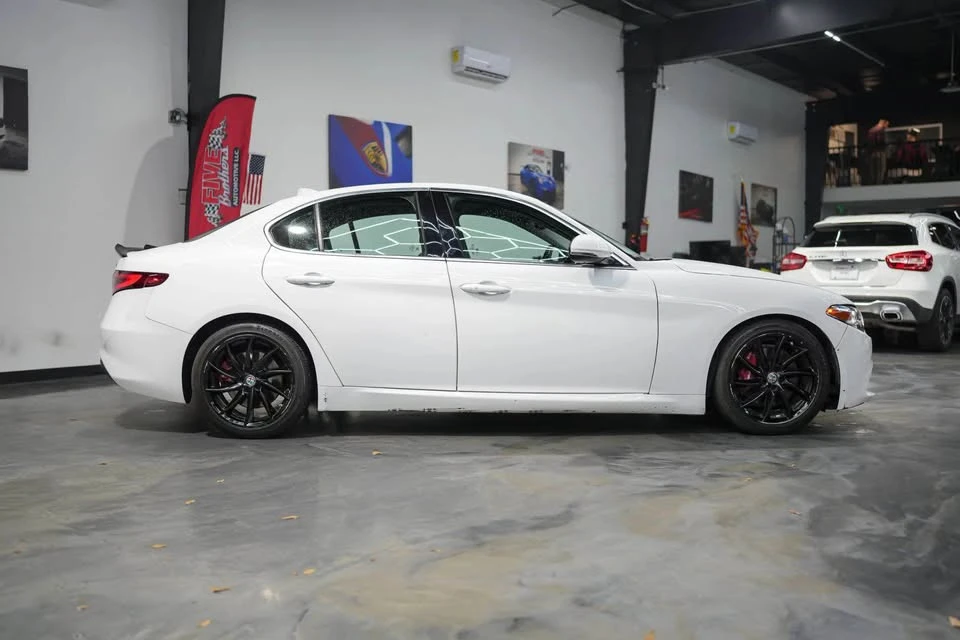 2017 Alfa Romeo Giulia - Image 7 of 18