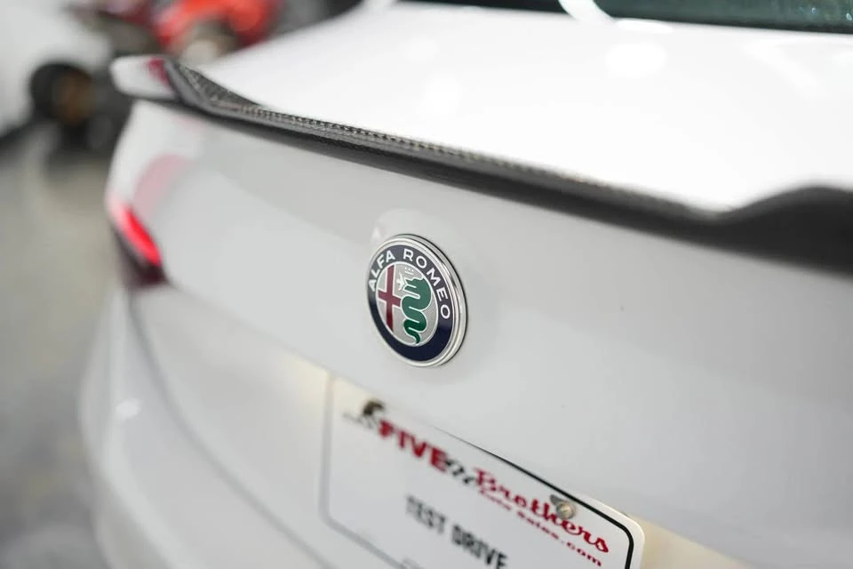 2017 Alfa Romeo Giulia - Image 11 of 18
