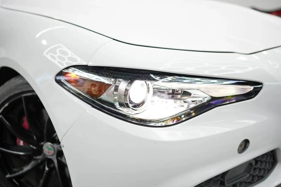 2017 Alfa Romeo Giulia - Image 4 of 18