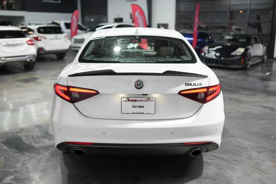 2017 Alfa Romeo Giulia - Image 9 of 18