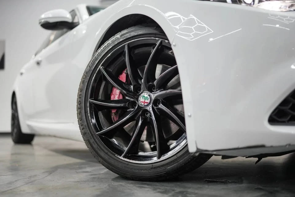 2017 Alfa Romeo Giulia - Image 5 of 18