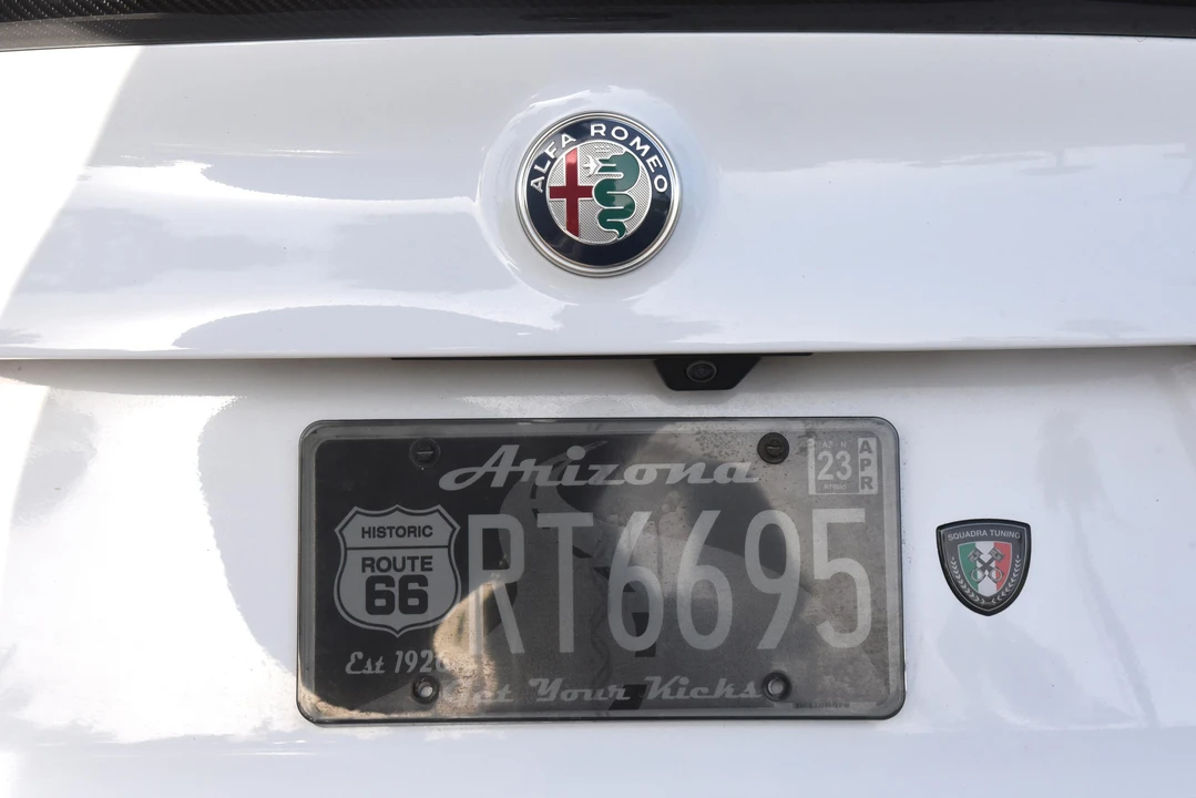 2017 Alfa Romeo Giulia - Image 27 of 31