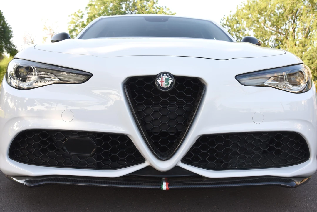 2017 Alfa Romeo Giulia - Image 18 of 31