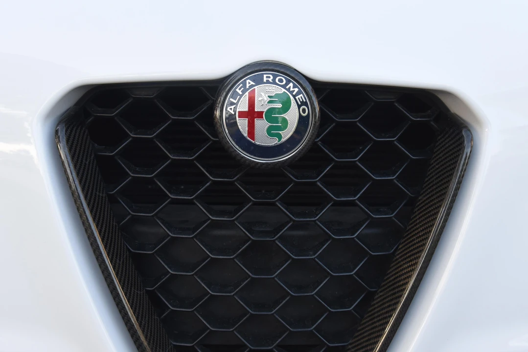 2017 Alfa Romeo Giulia - Image 21 of 31