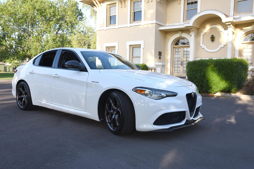 2017 Alfa Romeo Giulia - Image 14 of 31