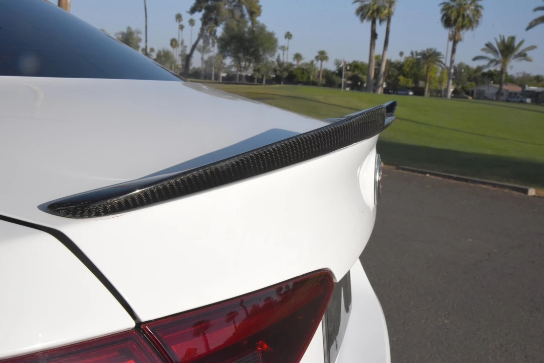 2017 Alfa Romeo Giulia - Image 25 of 31