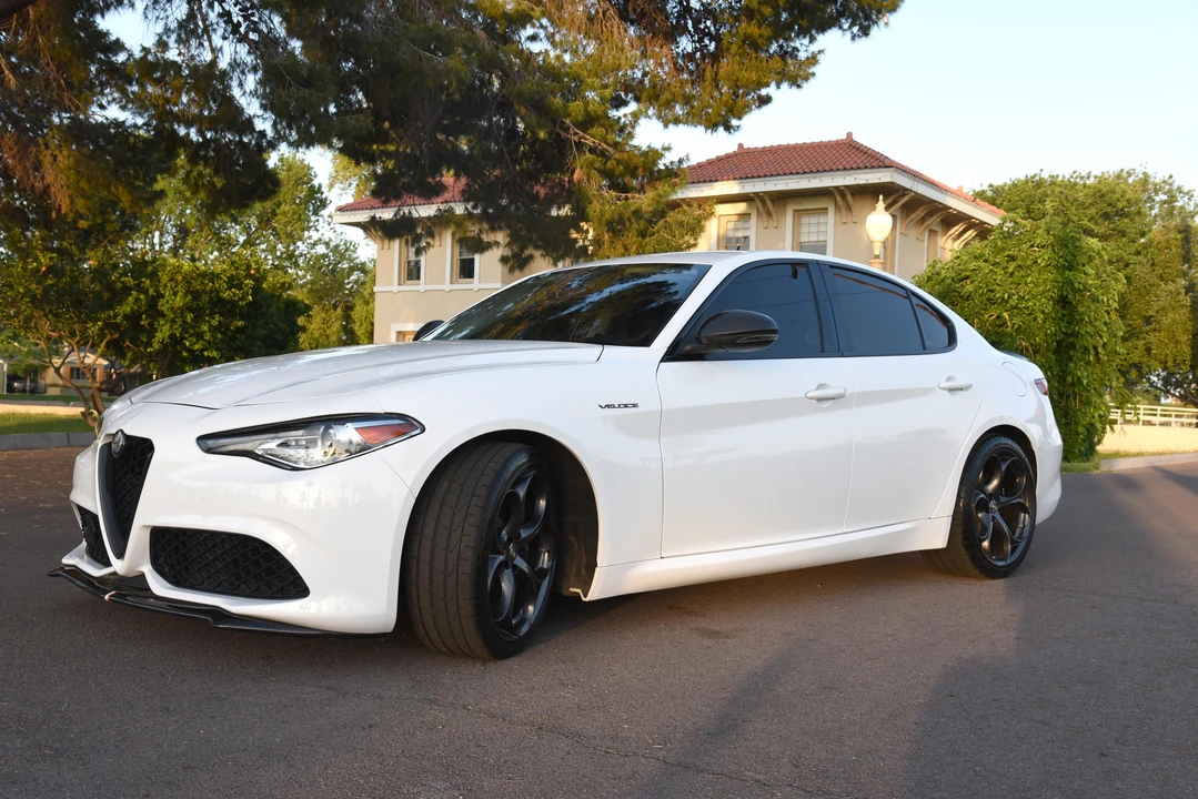 2017 Alfa Romeo Giulia - Image 10 of 31