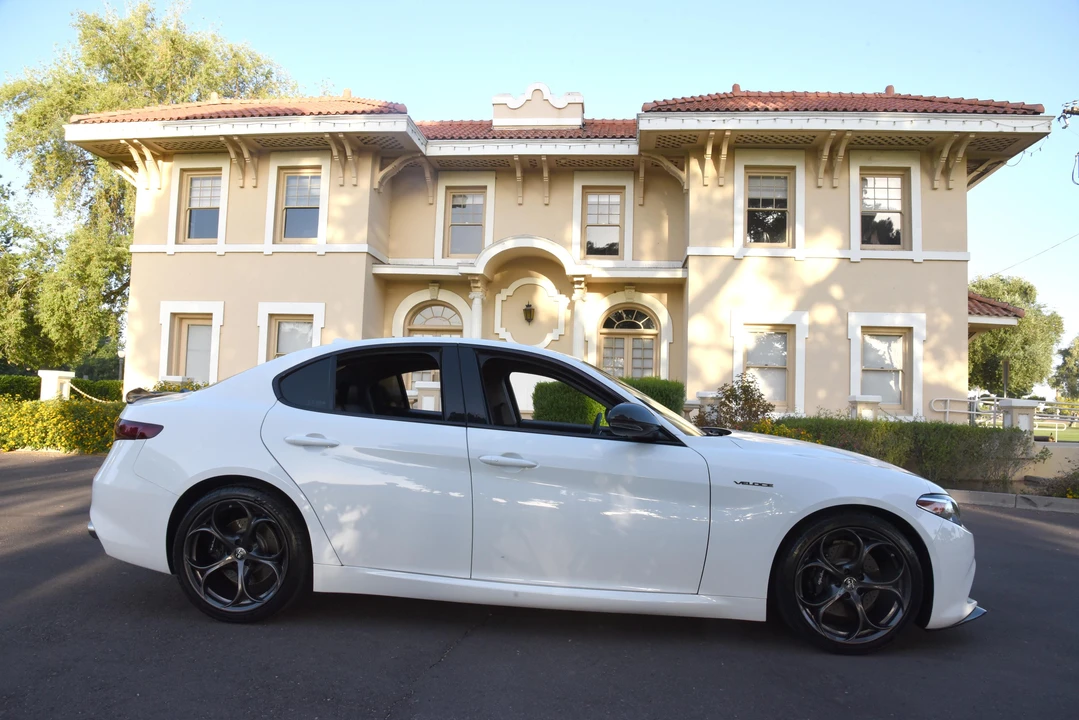 2017 Alfa Romeo Giulia - Image 12 of 31