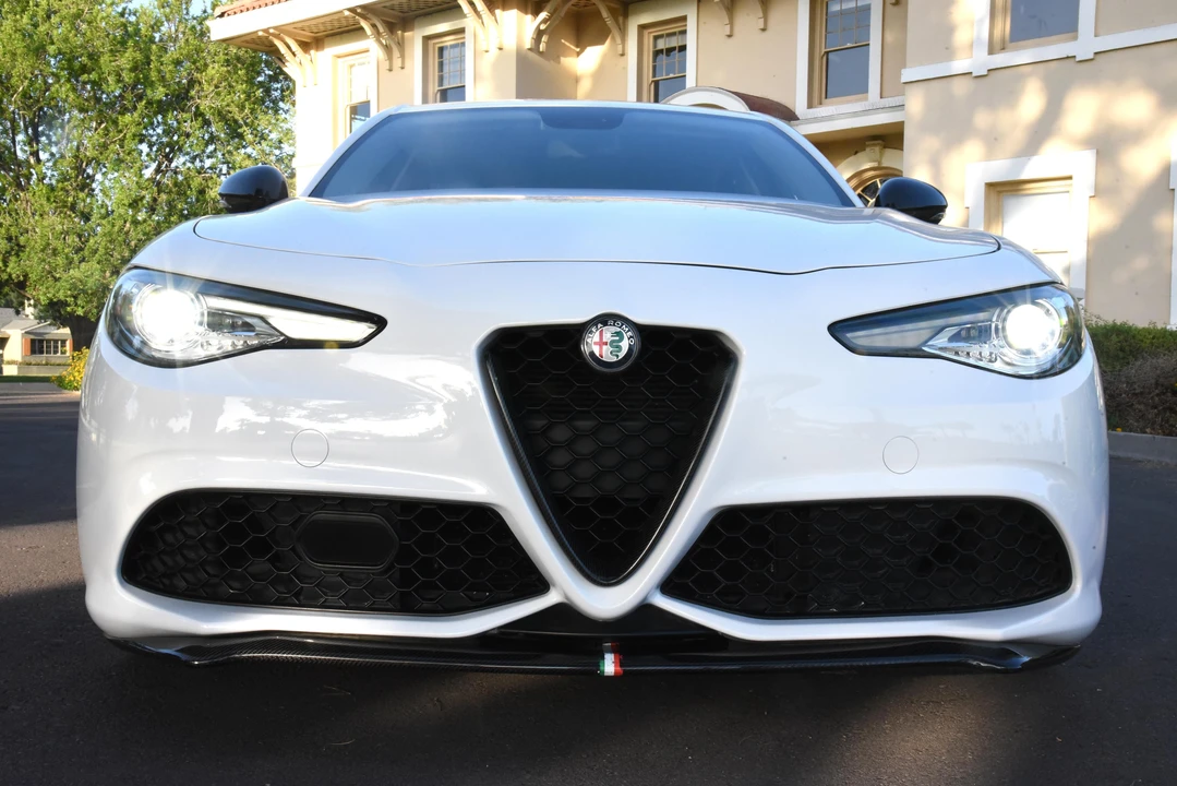 2017 Alfa Romeo Giulia - Image 6 of 31