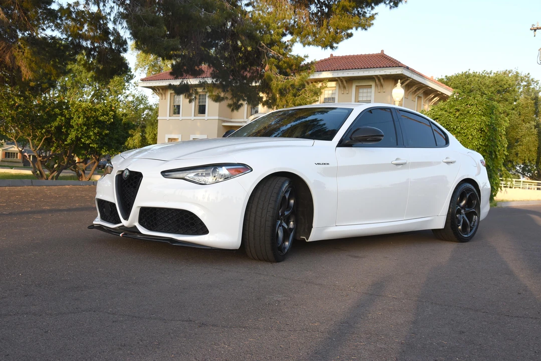 2017 Alfa Romeo Giulia - Image 9 of 31