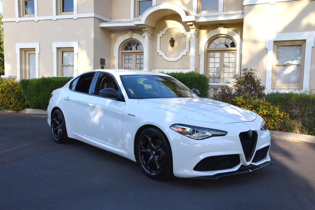 2017 Alfa Romeo Giulia - Image 15 of 31