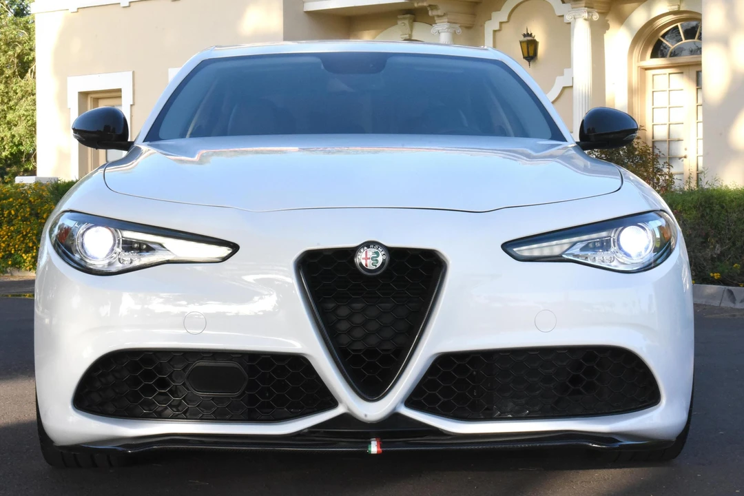 2017 Alfa Romeo Giulia - Image 2 of 31