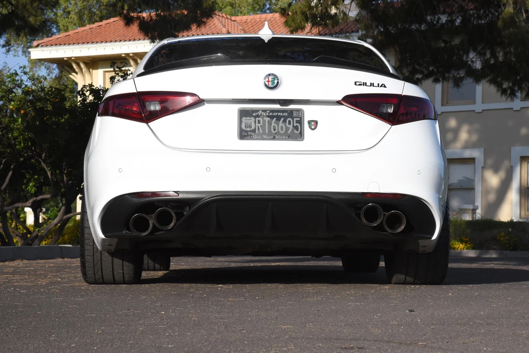 2017 Alfa Romeo Giulia - Image 11 of 31