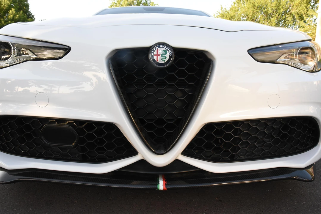 2017 Alfa Romeo Giulia - Image 19 of 31