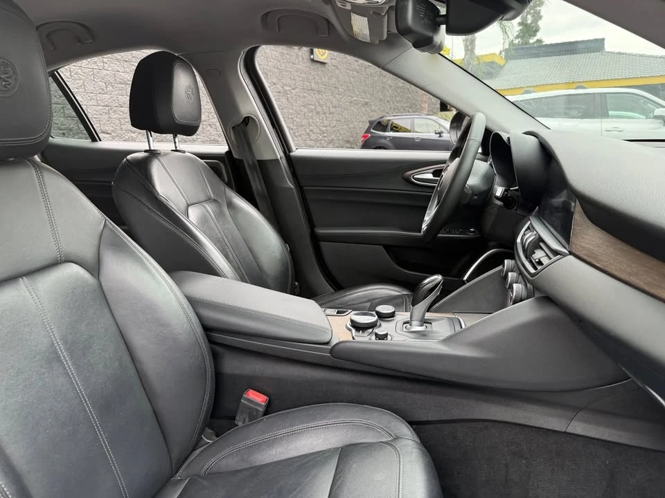 2017 Alfa Romeo Giulia - Image 19 of 20