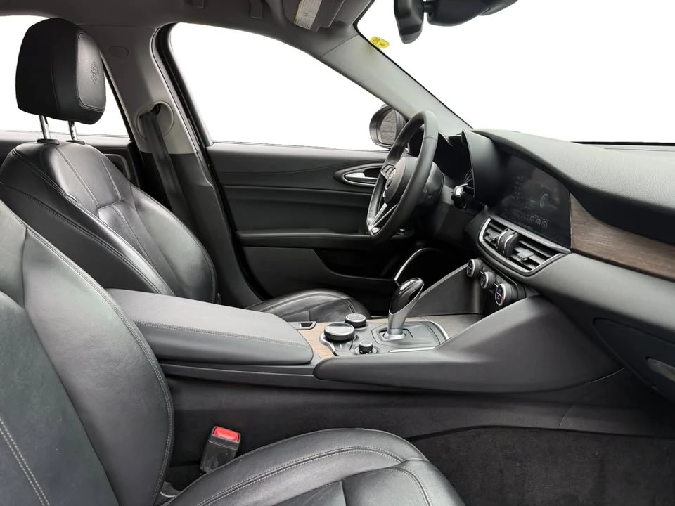 2017 Alfa Romeo Giulia - Image 14 of 20