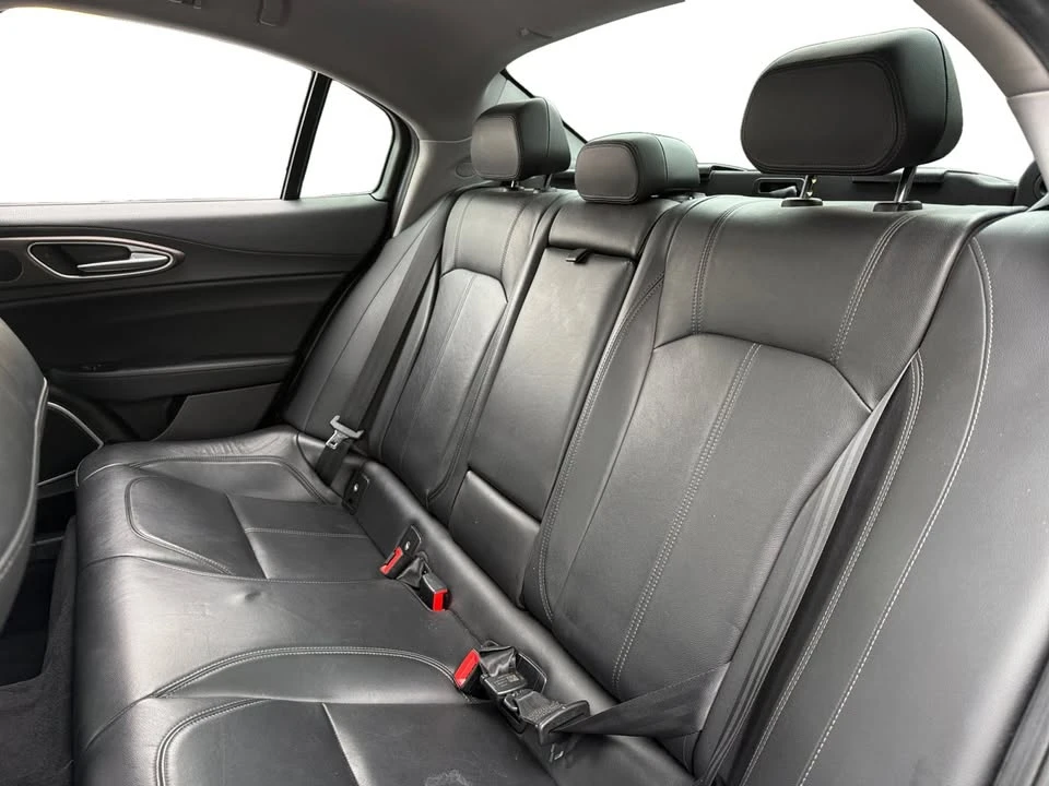 2017 Alfa Romeo Giulia - Image 13 of 20