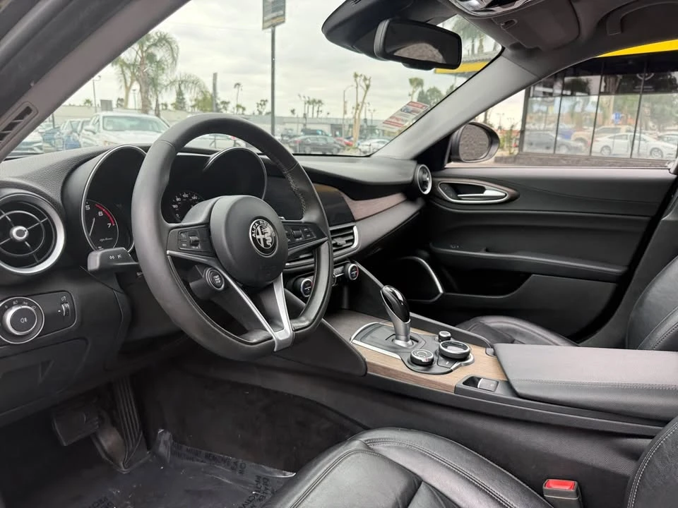 2017 Alfa Romeo Giulia - Image 15 of 20