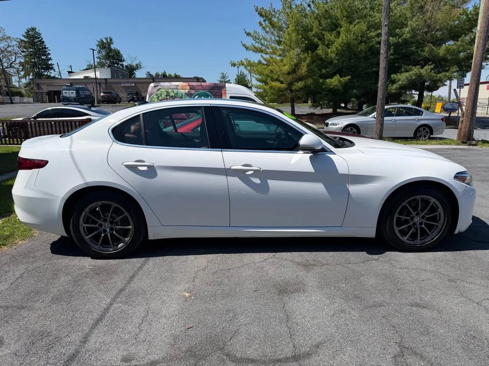 2017 Alfa Romeo Giulia - Image 5 of 17