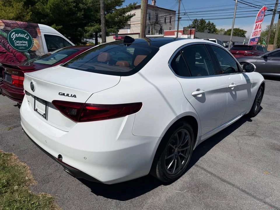 2017 Alfa Romeo Giulia - Image 4 of 17