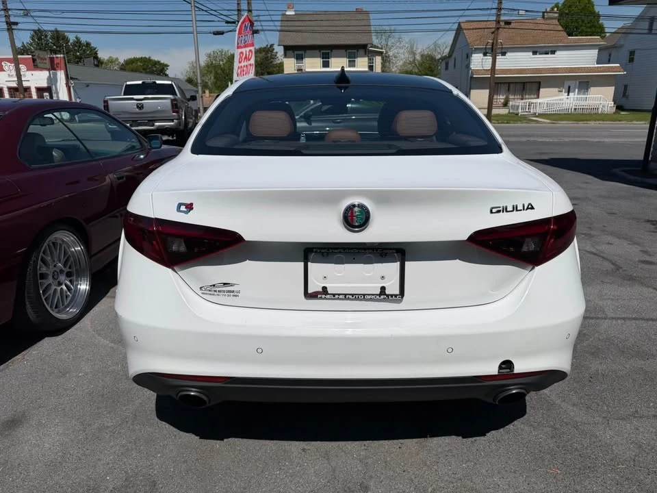 2017 Alfa Romeo Giulia - Image 7 of 17