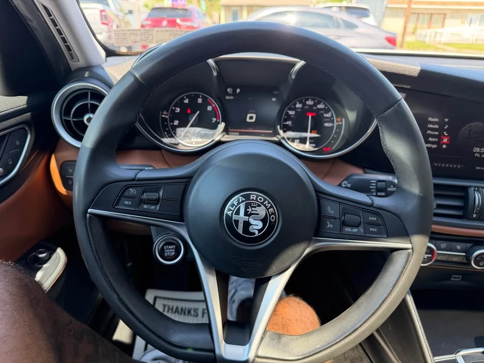 2017 Alfa Romeo Giulia - Image 10 of 17