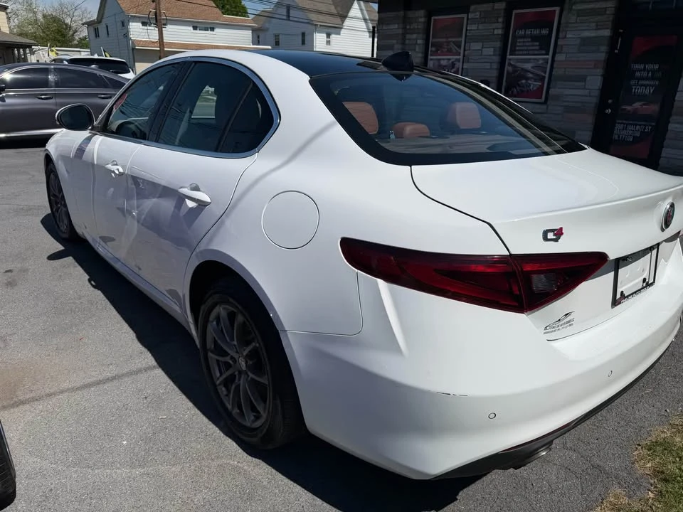 2017 Alfa Romeo Giulia - Image 6 of 17