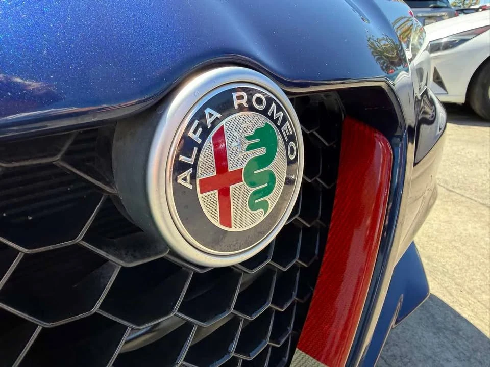 2017 Alfa Romeo Giulia - Image 10 of 20
