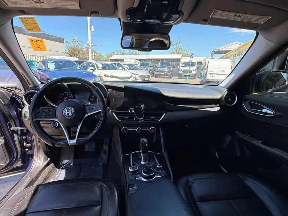 2017 Alfa Romeo Giulia - Image 13 of 20