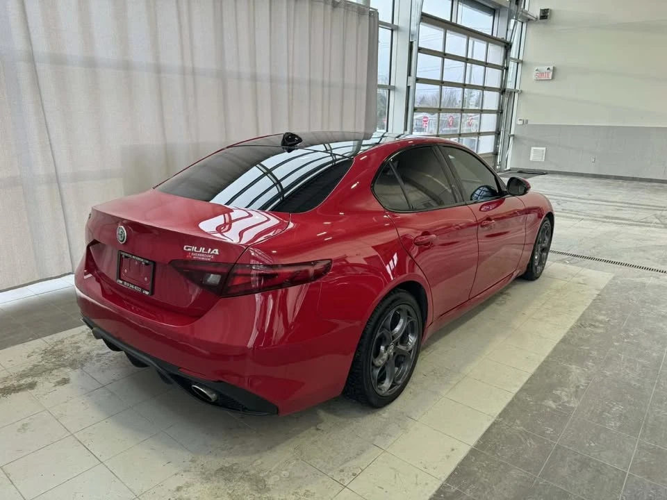 2017 Alfa Romeo Giulia - Image 5 of 10