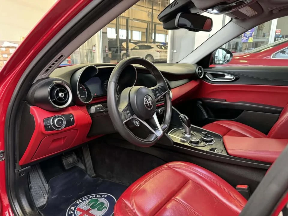 2017 Alfa Romeo Giulia - Image 9 of 10