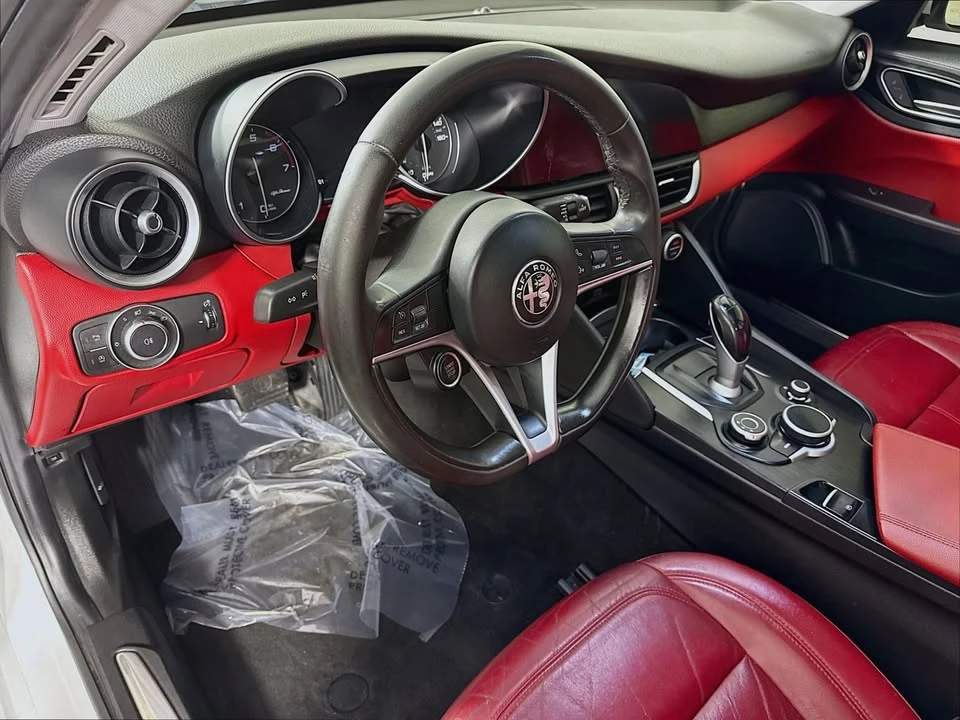 2017 Alfa Romeo Giulia - Image 15 of 15