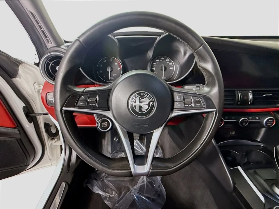 2017 Alfa Romeo Giulia - Image 6 of 15